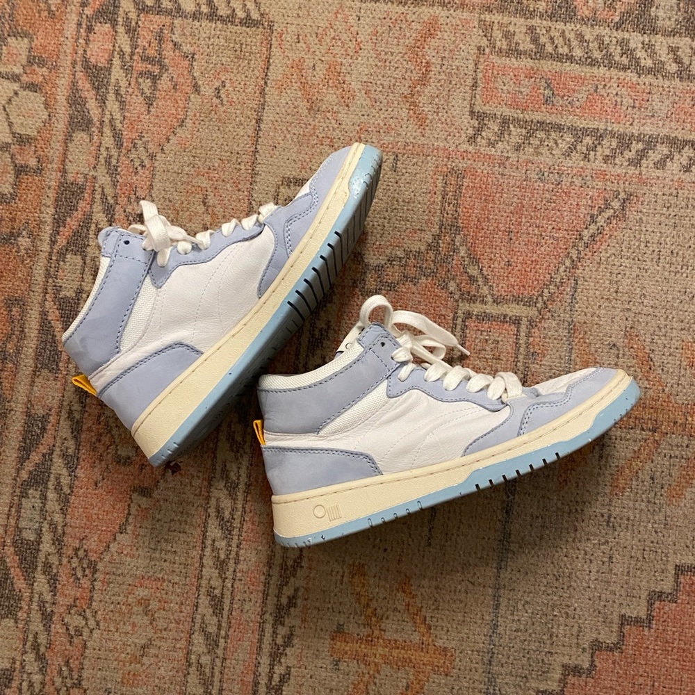 Like New! Oncept Philly Mid-Top Sneakers